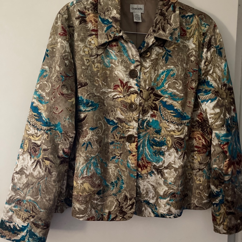 Beautiful lightweight Chico’s shirt/ jacket.  Sz 2